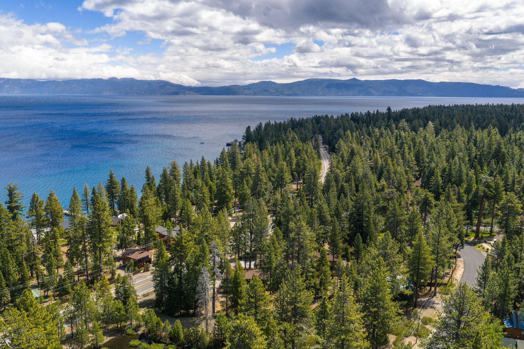  Loved and Cared For West Shore Home with Large Detached Garage and ADU Potential - 物件實景