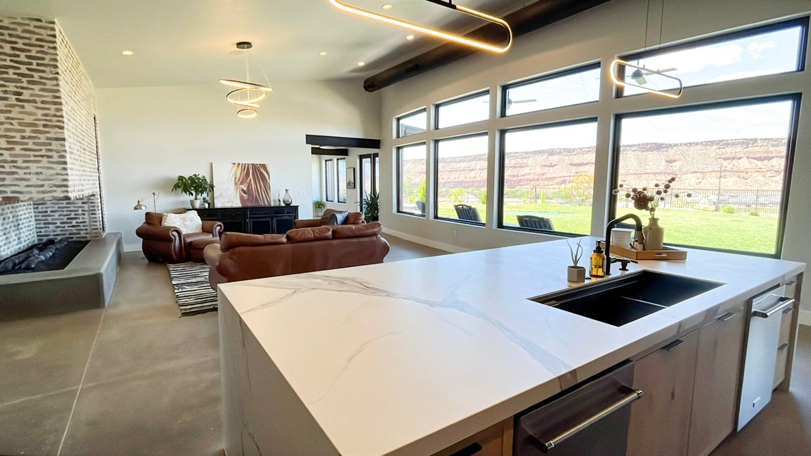 Washington, Utah, 84780, United States, 4 Bedrooms Bedrooms, ,4 BathroomsBathrooms,Residential,For Sale,1998221