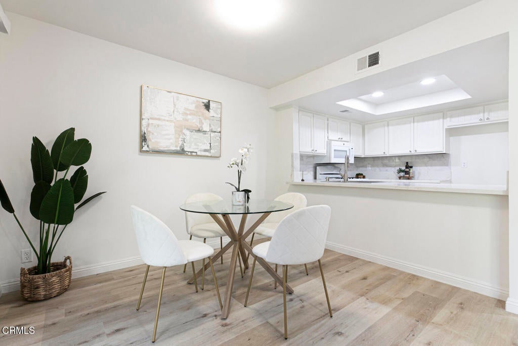 Glendale, California, 91205, United States, 3 Bedrooms Bedrooms, ,2 BathroomsBathrooms,Residential,For Sale,1938623