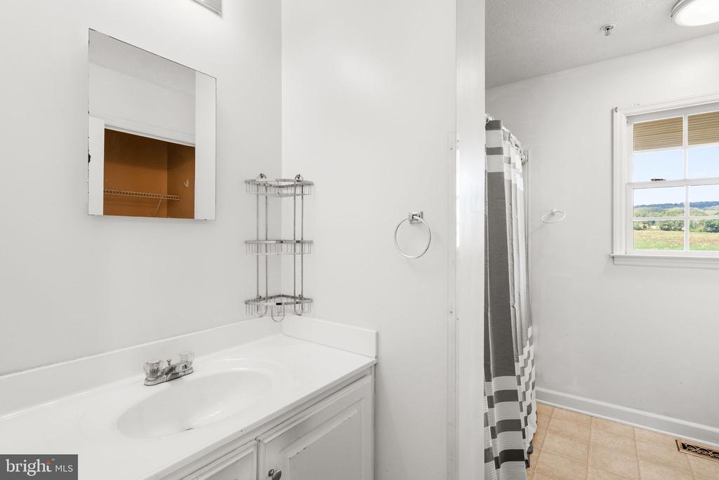 Frederick, Maryland, 21703, United States, 3 Bedrooms Bedrooms, ,3 BathroomsBathrooms,Residential,For Sale,1935163