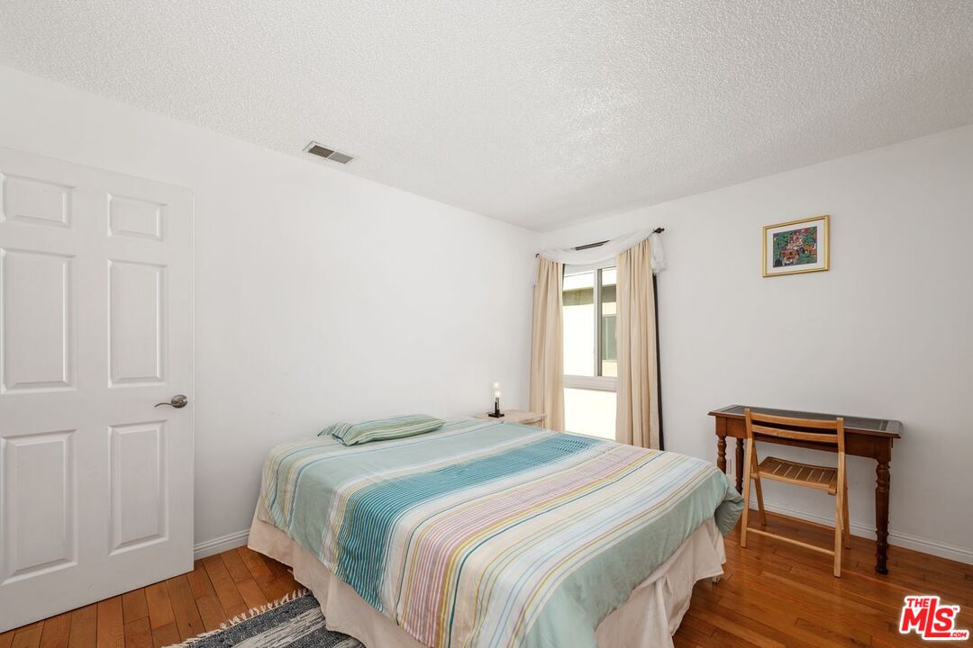 Santa Monica, California, 90404, United States, 3 Bedrooms Bedrooms, ,3 BathroomsBathrooms,Residential,For Sale,1779157