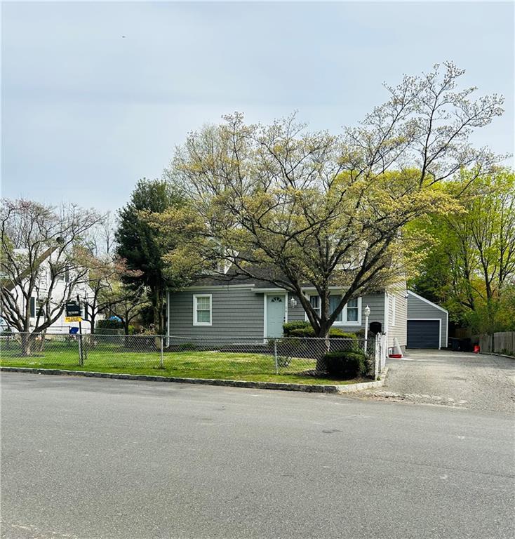 Huntington Station, New York, 11746, United States, 5 Bedrooms Bedrooms, ,2 BathroomsBathrooms,Residential,For Sale,1980948