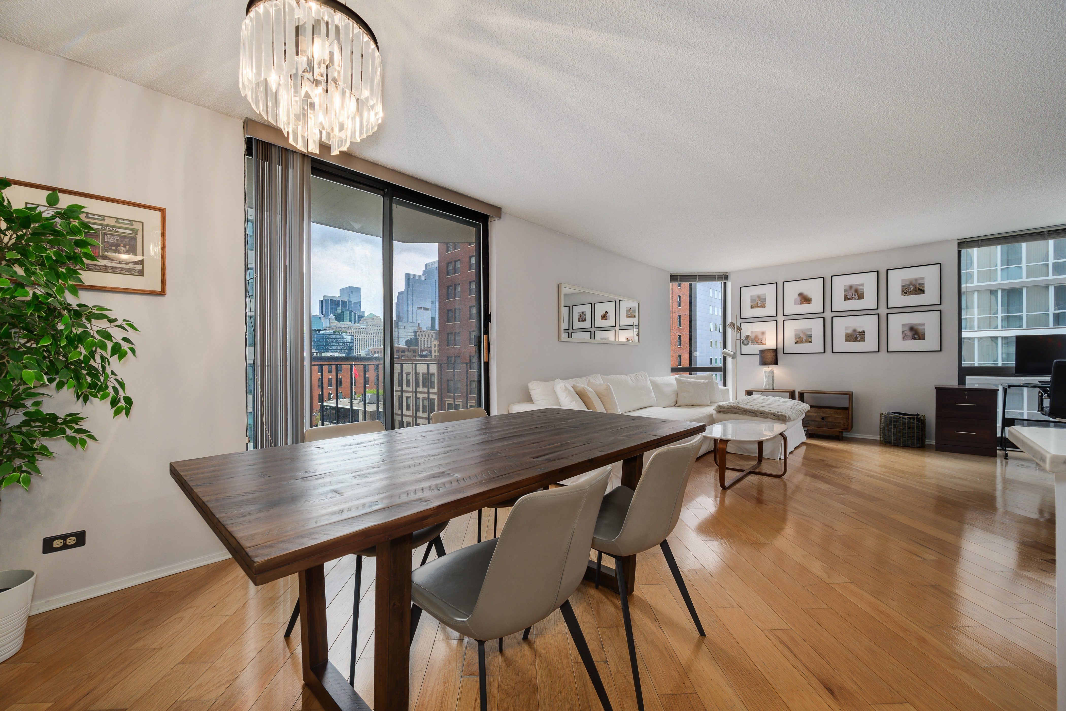  Corner Condo in River North