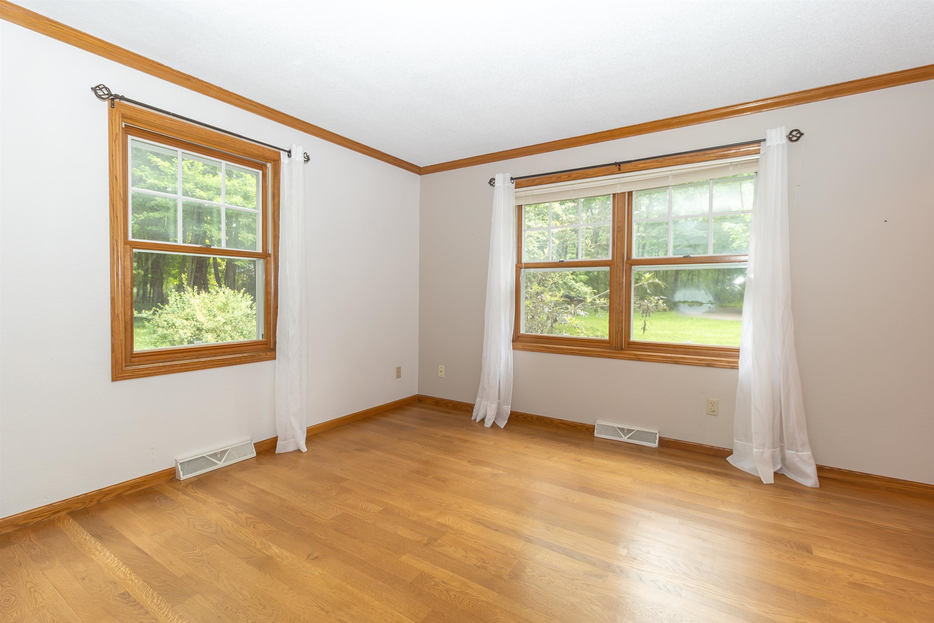 WAUPACA, Wisconsin, 54981, United States, 4 Bedrooms Bedrooms, ,3 BathroomsBathrooms,Residential,For Sale,1913222