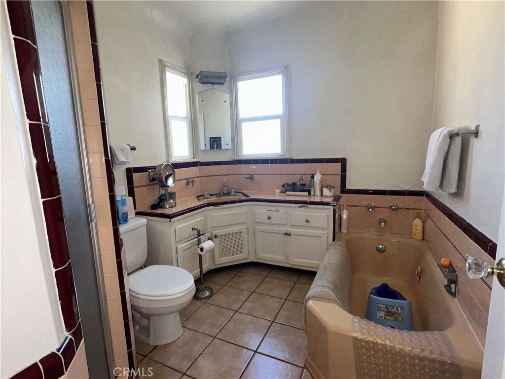 Los Angeles, California, 90008, United States, ,Residential,For Sale,1994222