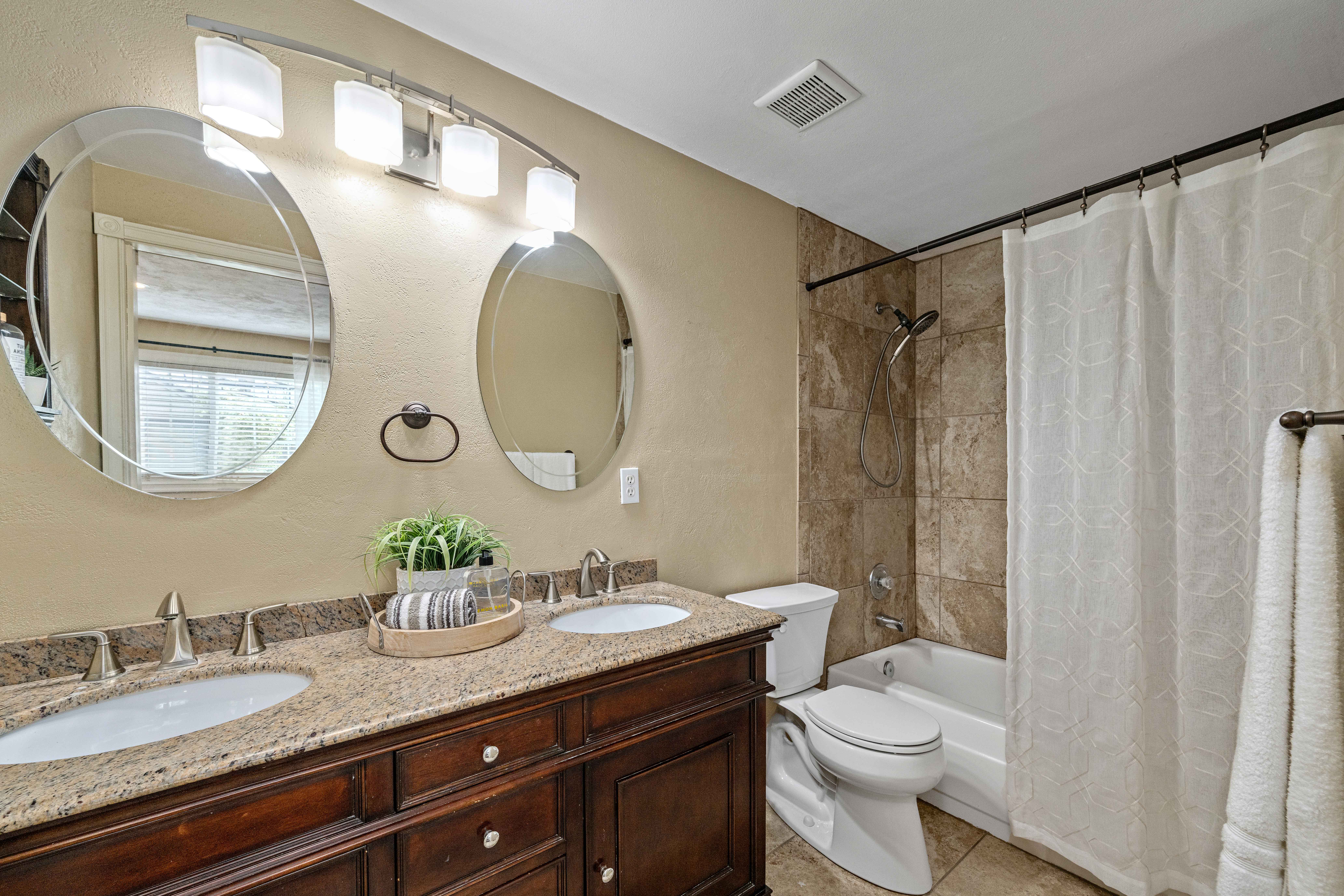  Turn Key Charm with Primary Suite and Loft - 物件實景