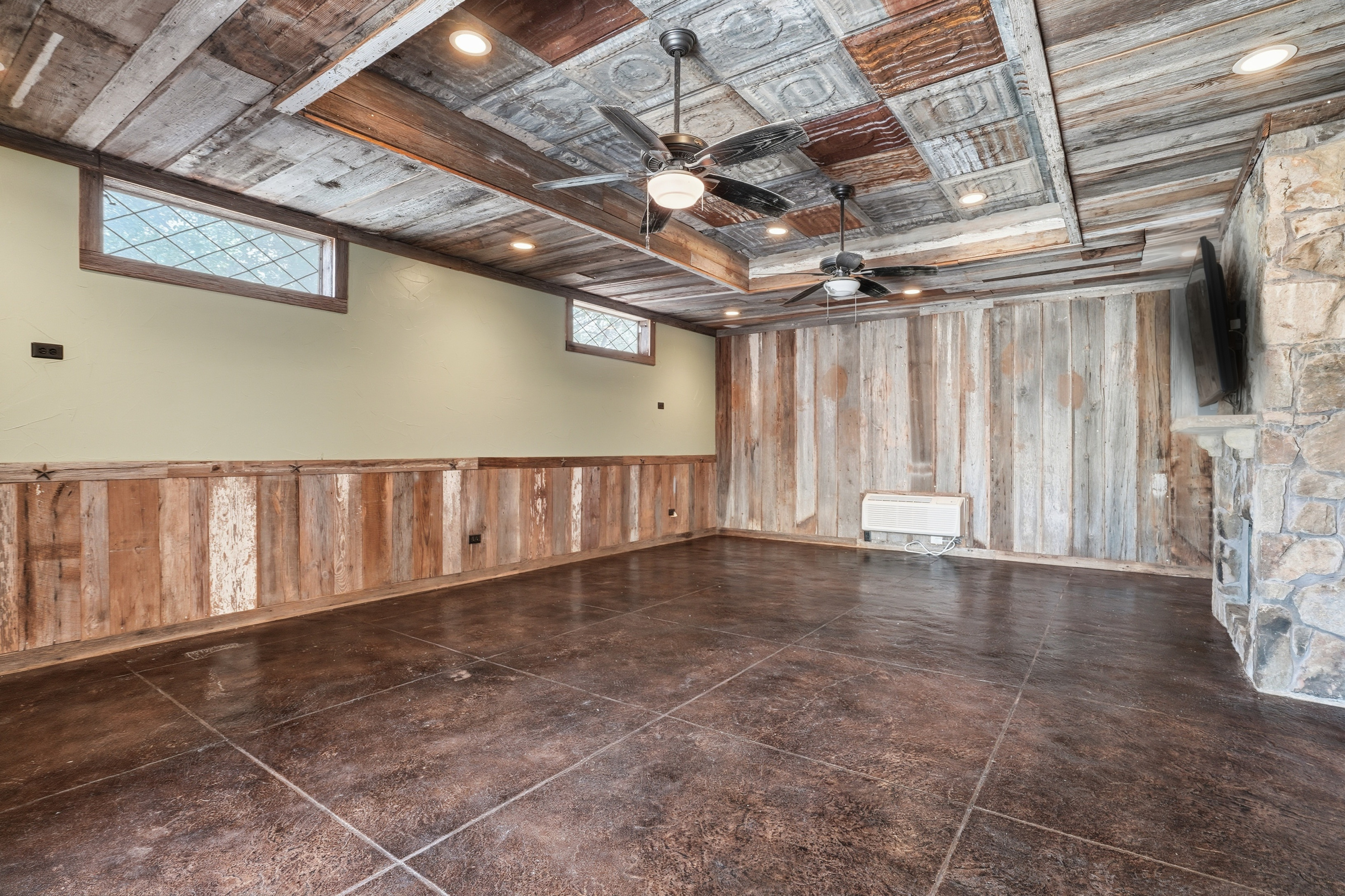  Stylish Keller Living with Bonus Room & Custom Touches - 物件實景