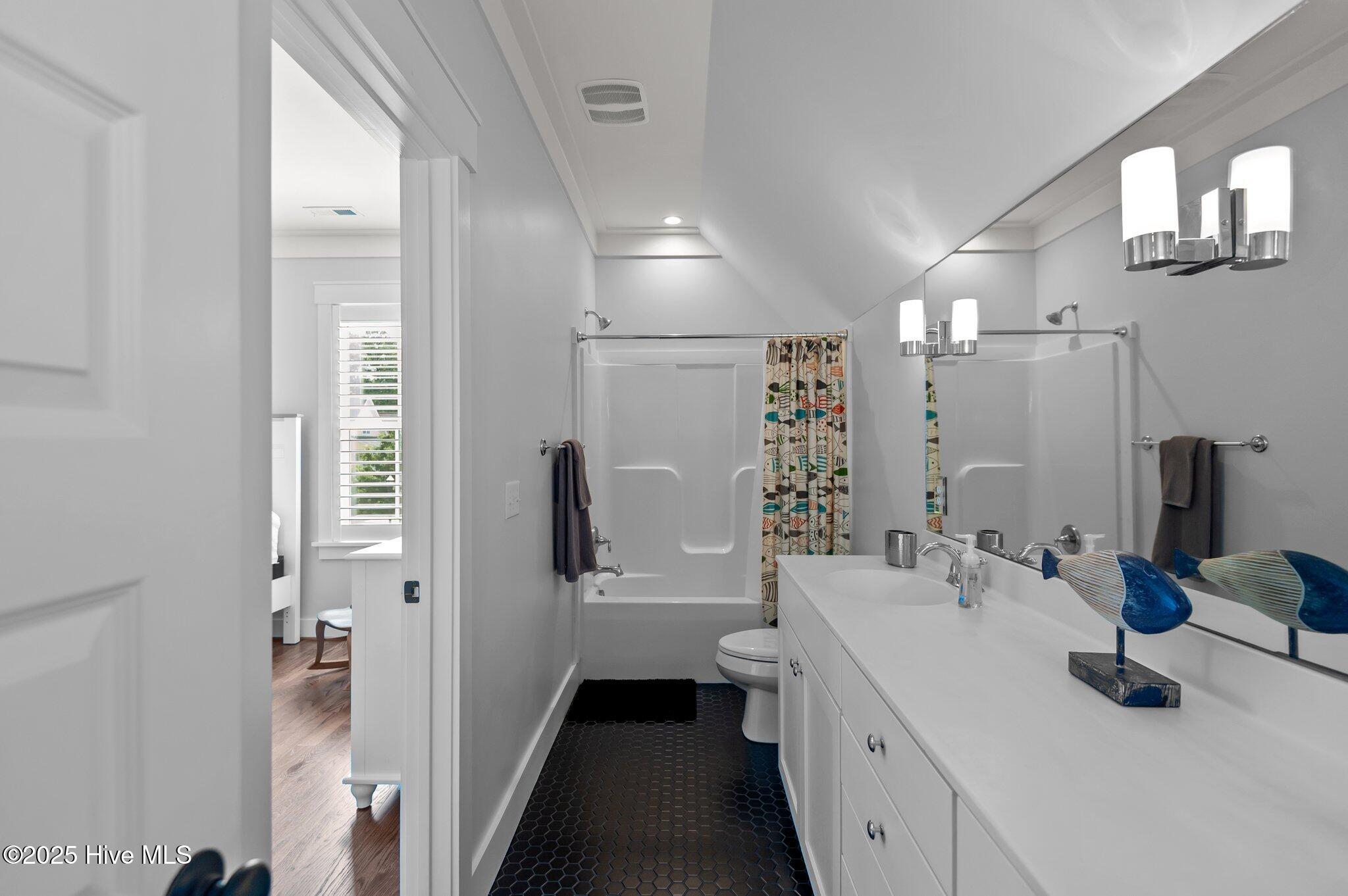 Washington, North Carolina, 27889, United States, 3 Bedrooms Bedrooms, ,3 BathroomsBathrooms,Residential,For Sale,1819850