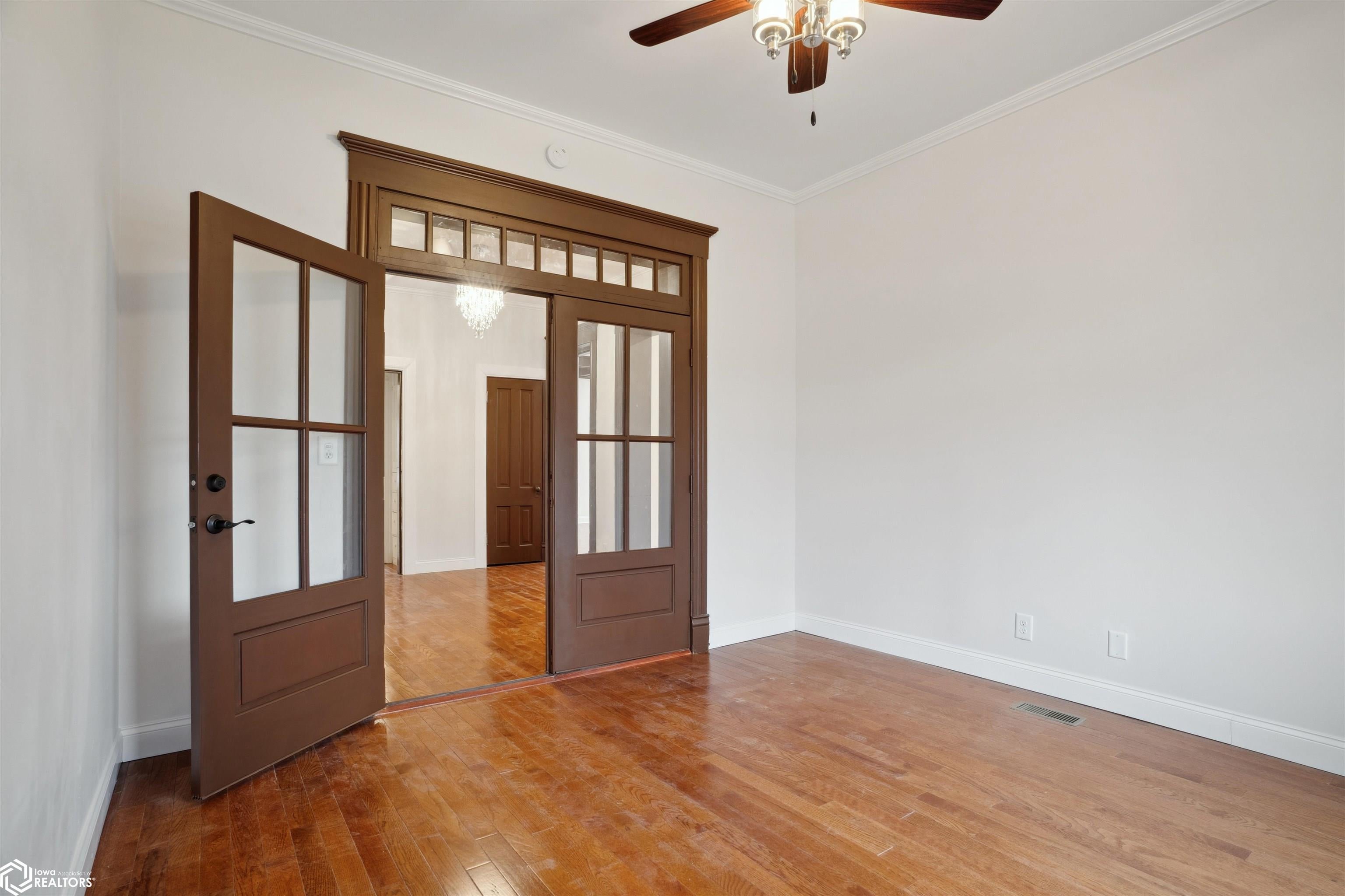 Burlington, Iowa, 52601, United States, 4 Bedrooms Bedrooms, ,3 BathroomsBathrooms,Residential,For Sale,1931272