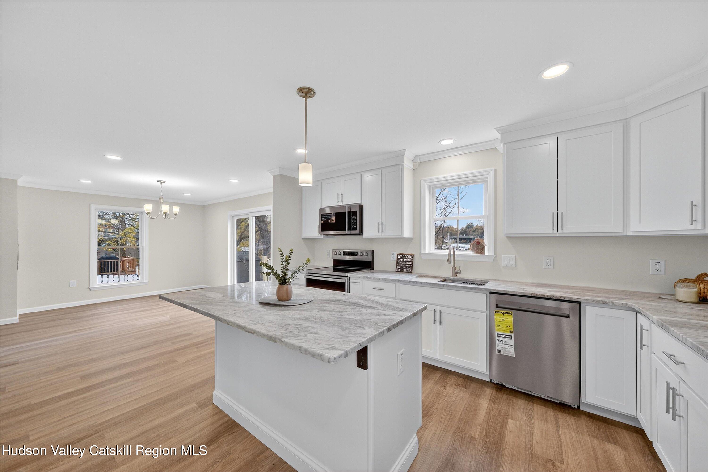 Saugerties, New York, 12477, United States, 3 Bedrooms Bedrooms, ,3 BathroomsBathrooms,Residential,For Sale,1994537