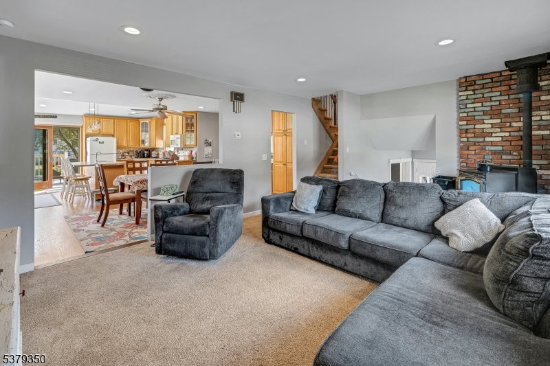 Mount Olive Twp., New Jersey, 07840, United States, 5 Bedrooms Bedrooms, ,4 BathroomsBathrooms,Residential,For Sale,2002933