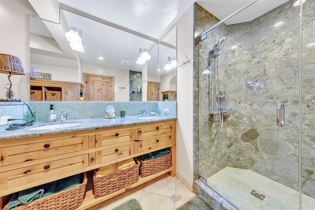 Lake Almanor West, California, 96020, United States, 6 Bedrooms Bedrooms, ,4 BathroomsBathrooms,Residential,For Sale,1950593