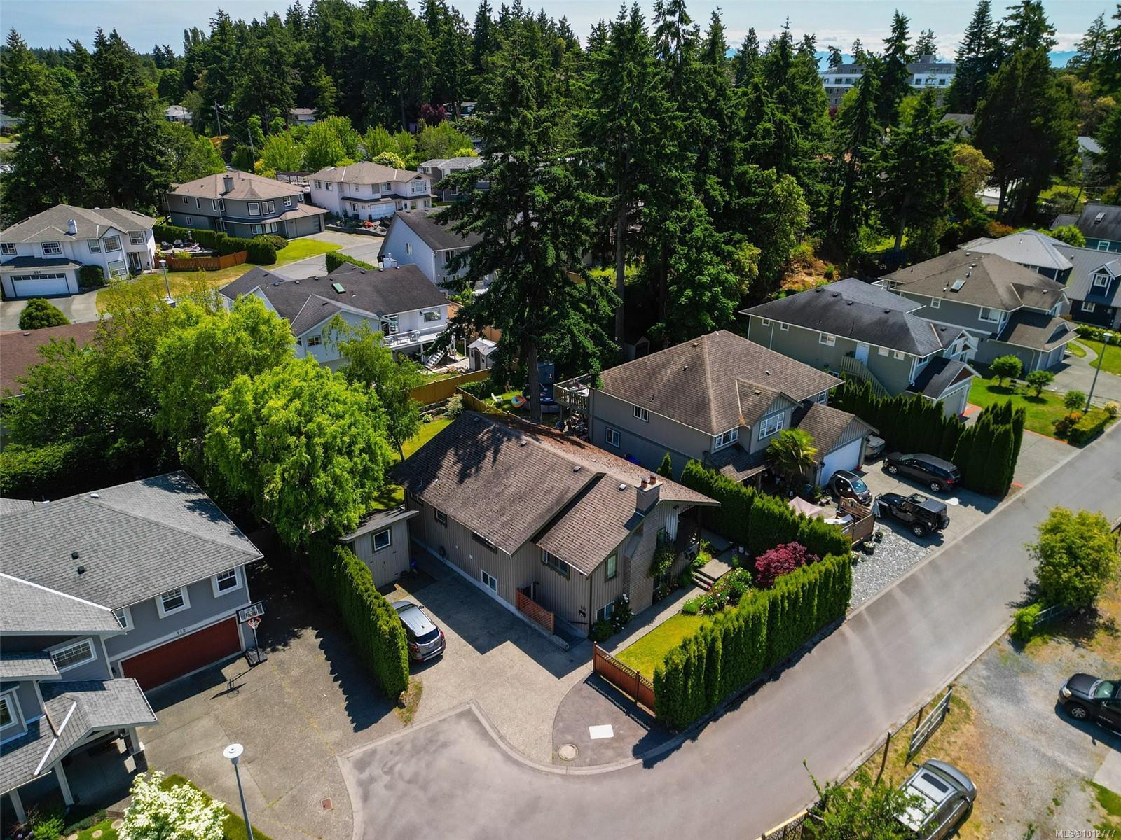 VIEW ROYAL, British Columbia, V9B 6N7, CA, 5 Bedrooms Bedrooms, ,Residential,For Sale,1951218