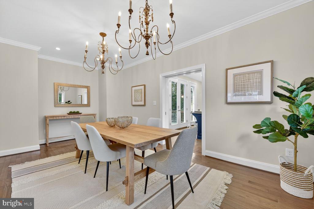 Arlington, Virginia, 22213, United States, 5 Bedrooms Bedrooms, ,5 BathroomsBathrooms,Residential,For Sale,1982488