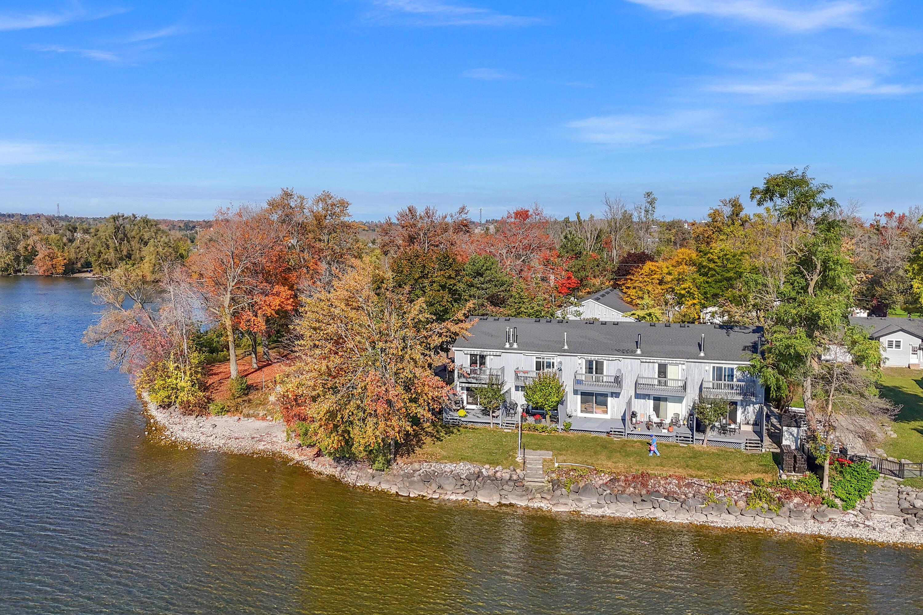  Rare Lakefront Living - 物件實景
