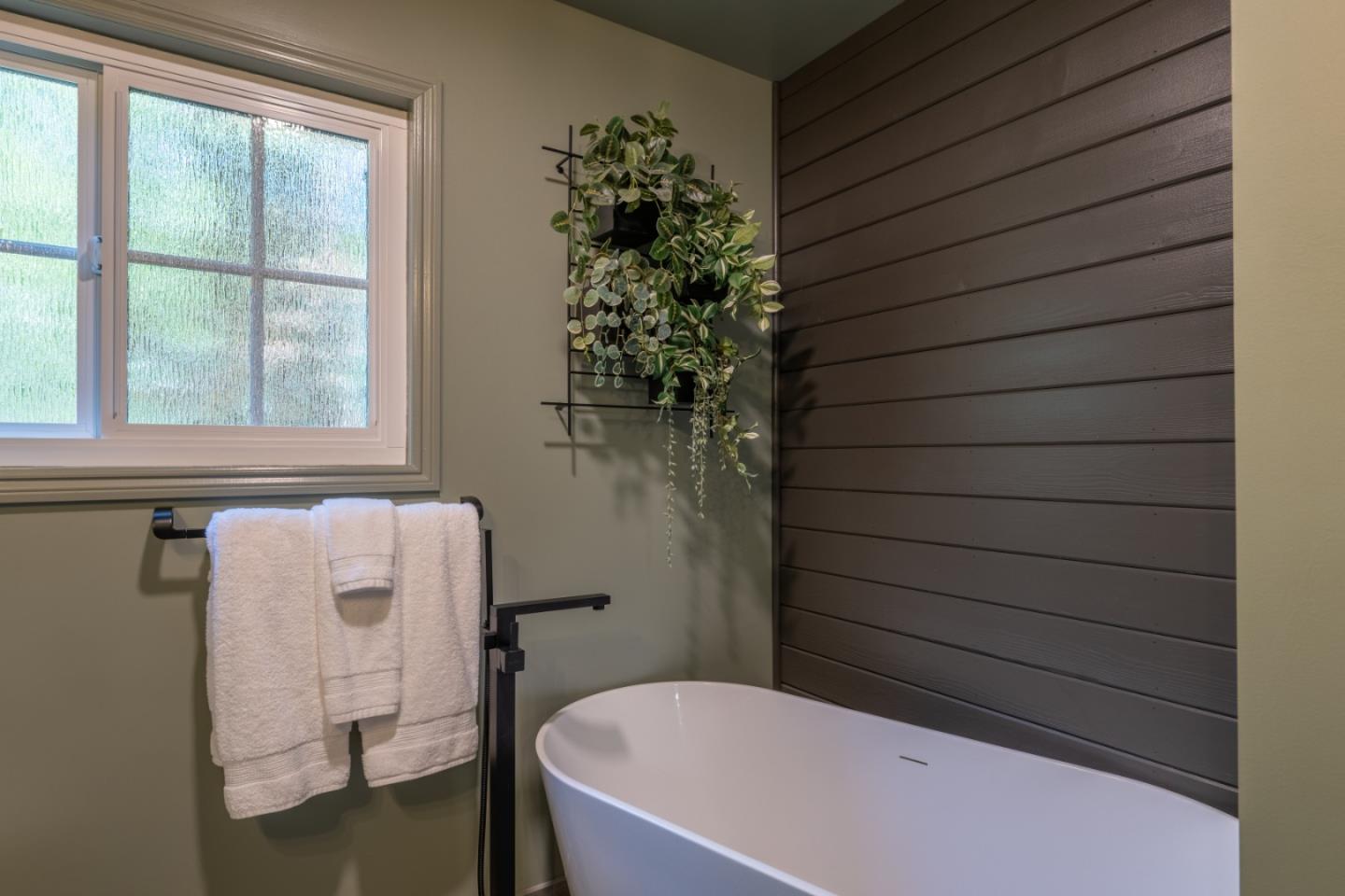 Monterey, California, 93940, United States, 3 Bedrooms Bedrooms, ,2 BathroomsBathrooms,Residential,For Sale,1837476