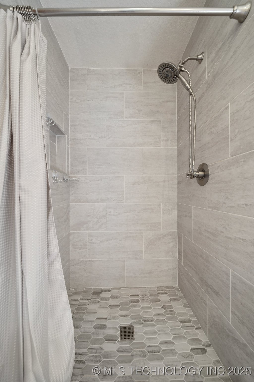 Collinsville, Oklahoma, 74021, United States, 4 Bedrooms Bedrooms, ,3 BathroomsBathrooms,Residential,For Sale,1993596