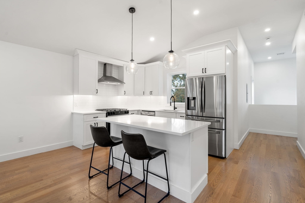 Waltham, Massachusetts, 02451, United States, 3 Bedrooms Bedrooms, ,2 BathroomsBathrooms,Residential,For Sale,1960528