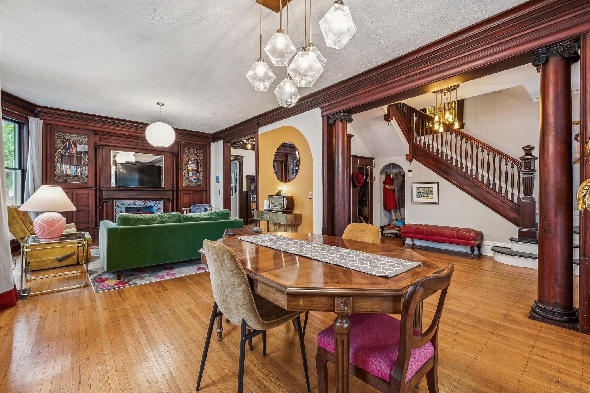 Minneapolis, Minnesota, 55408, United States, 4 Bedrooms Bedrooms, ,2 BathroomsBathrooms,Residential,For Sale,1898421