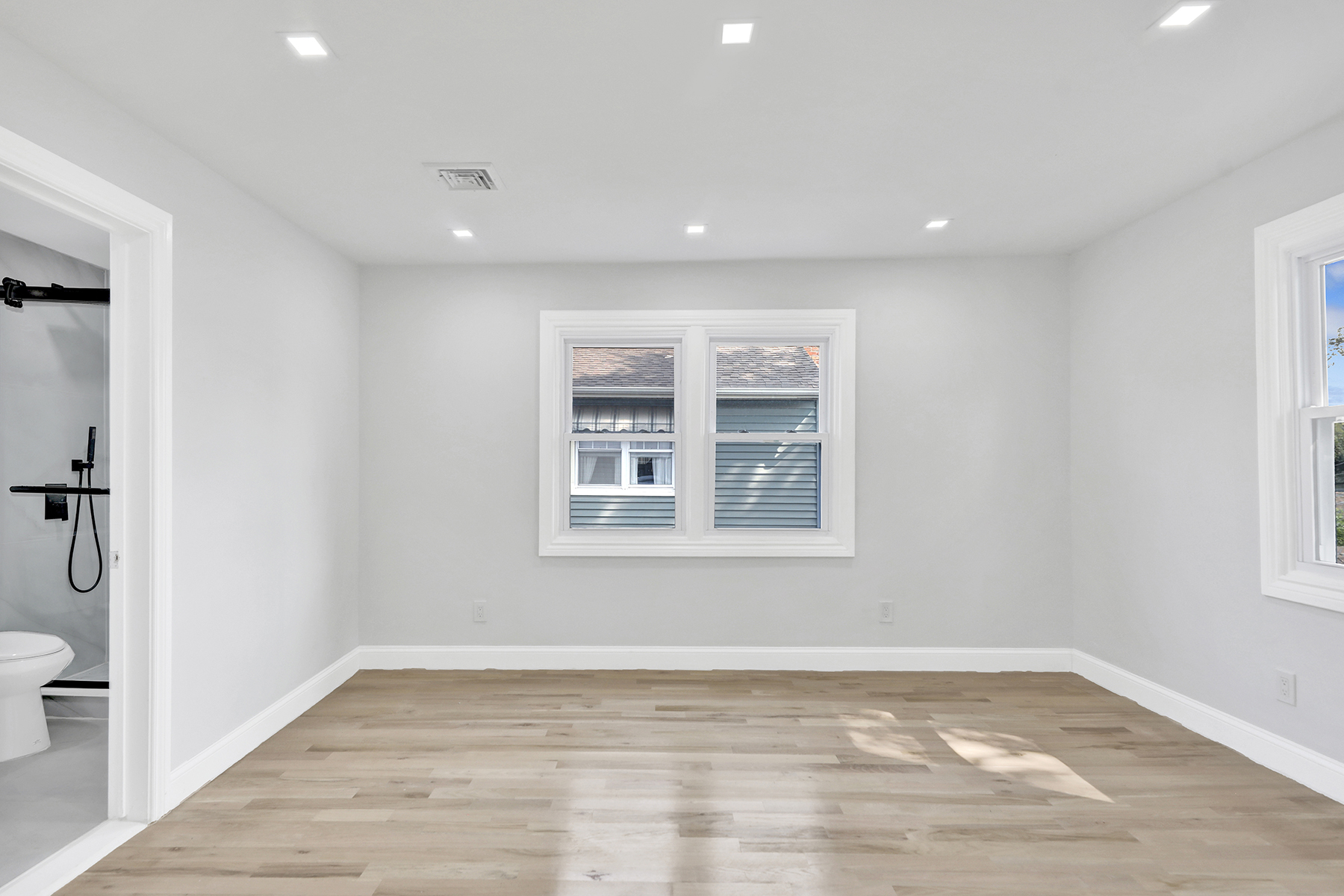 Oceanside, New York, 11572, United States, 5 Bedrooms Bedrooms, ,3 BathroomsBathrooms,Residential,For Sale,1914667