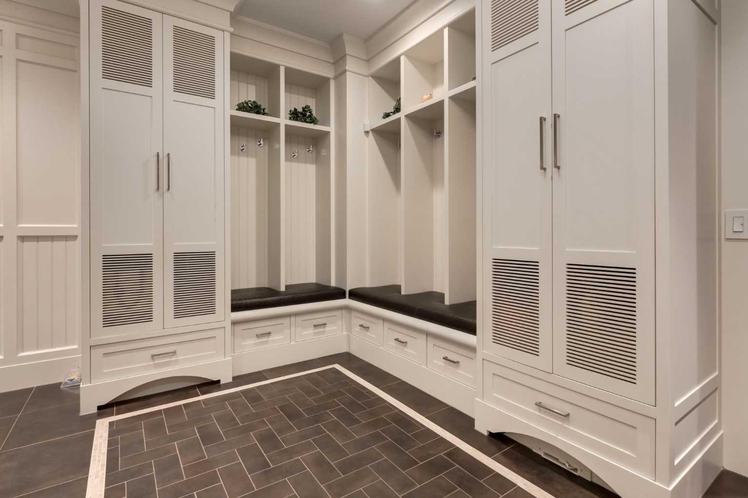 CALGARY, Alberta, T3H 5M3, CA, 5 Bedrooms Bedrooms, ,8 BathroomsBathrooms,Residential,For Sale,1988297