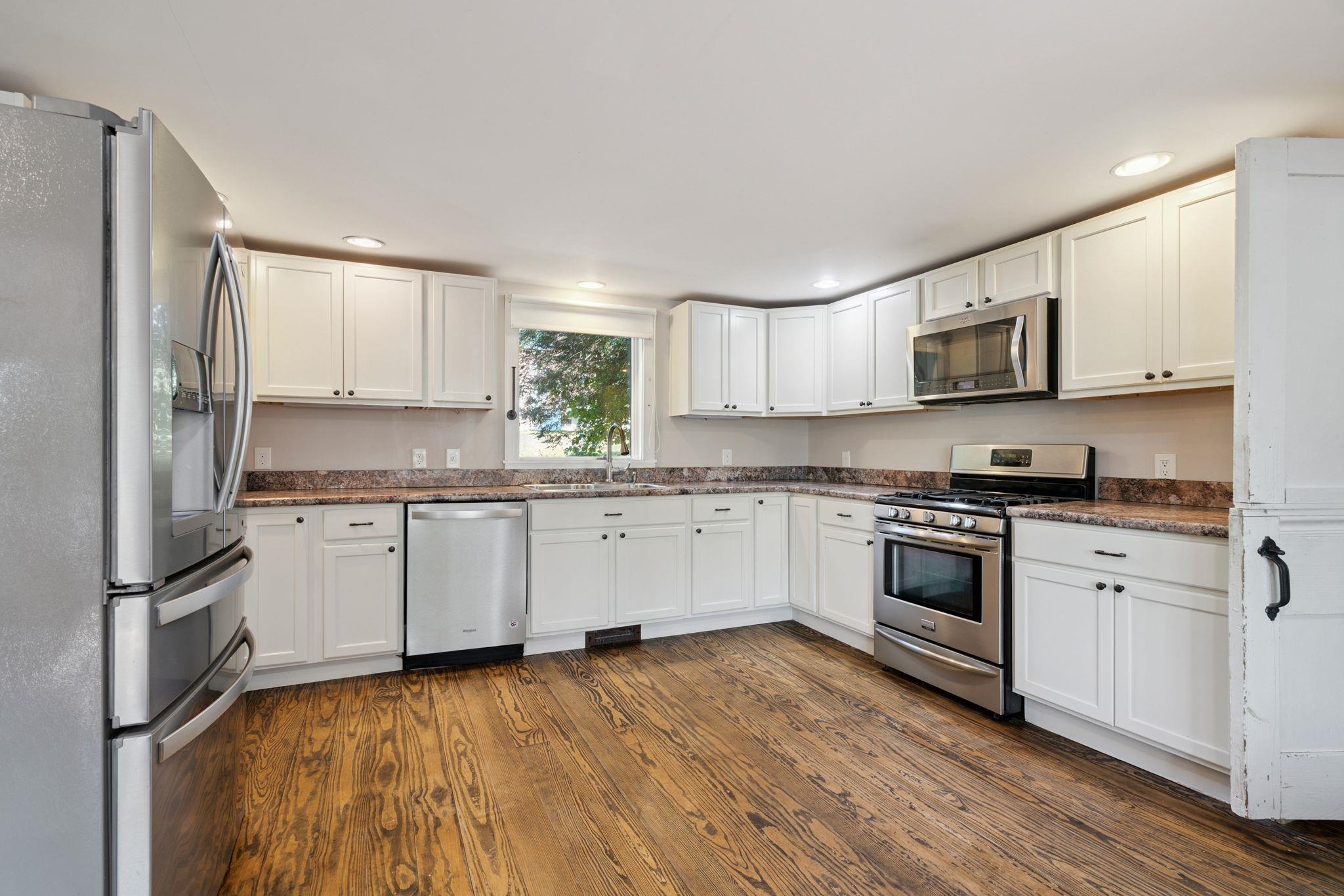 New London, New Hampshire, 03257, United States, 4 Bedrooms Bedrooms, ,2 BathroomsBathrooms,Residential,For Sale,1950111