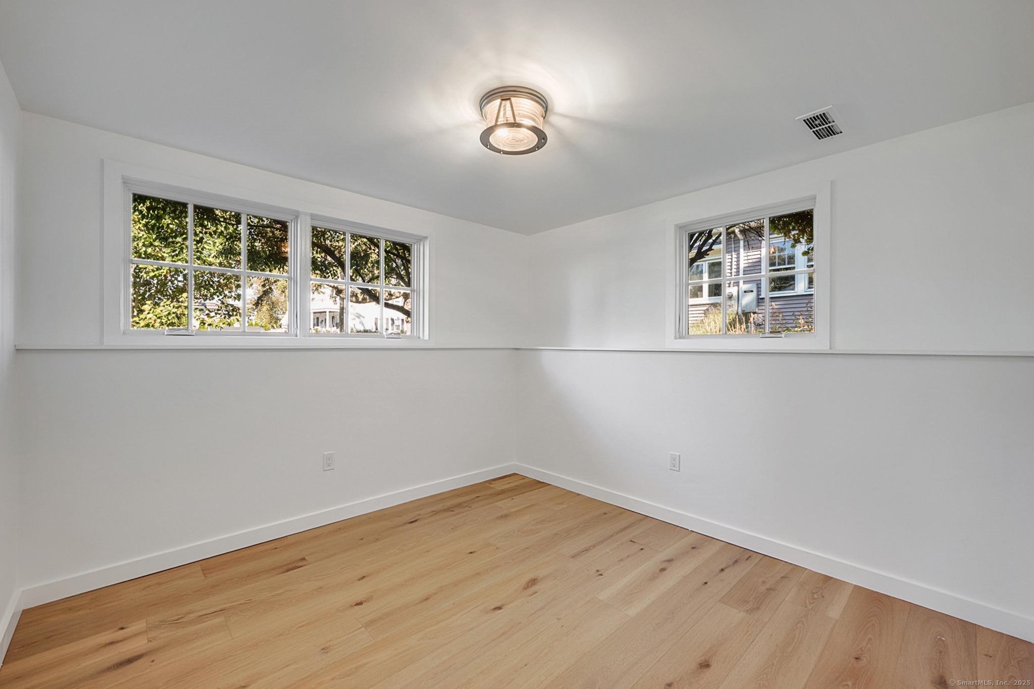 Madison, Connecticut, 06443, United States, 5 Bedrooms Bedrooms, ,3 BathroomsBathrooms,Residential,For Sale,1941280