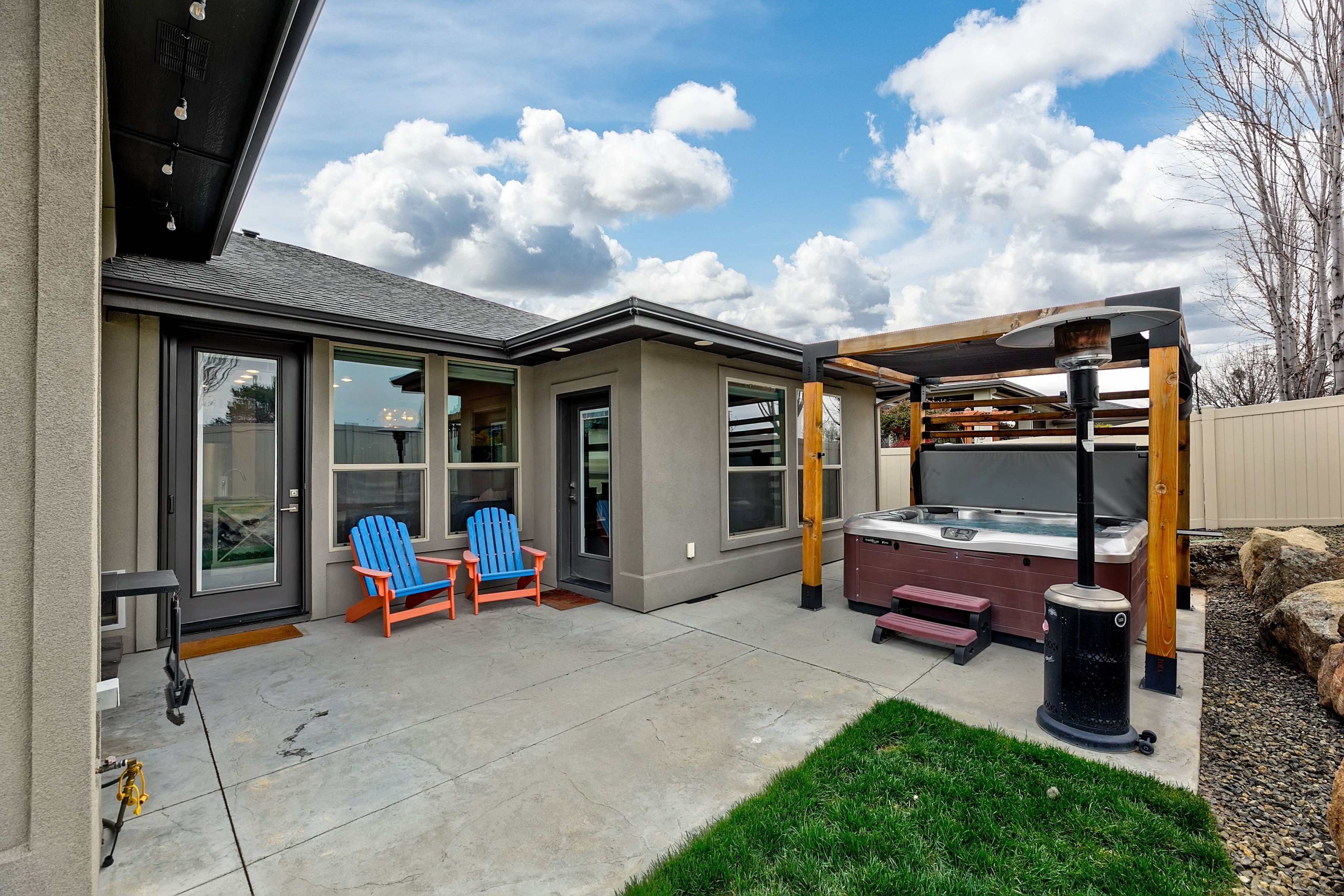  Beautiful Single Level - Former Builder Model Home - 物件實景