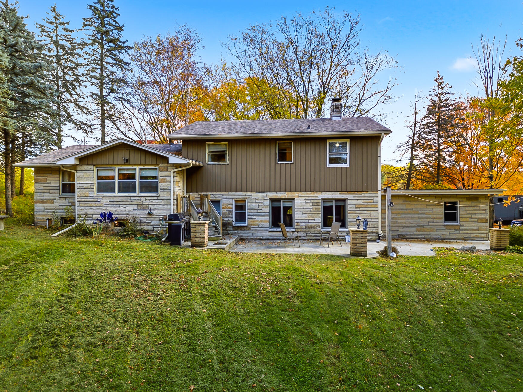 Jefferson, Wisconsin, 53549, United States, 4 Bedrooms Bedrooms, ,2 BathroomsBathrooms,Residential,For Sale,1973075