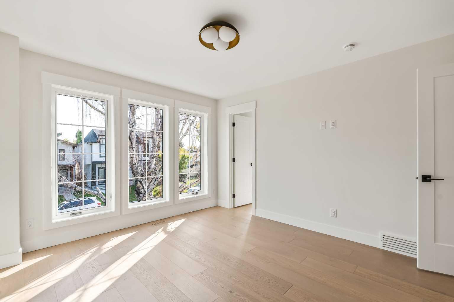 CALGARY, Alberta, T3E 2V9, CA, 4 Bedrooms Bedrooms, ,5 BathroomsBathrooms,Residential,For Sale,1987778