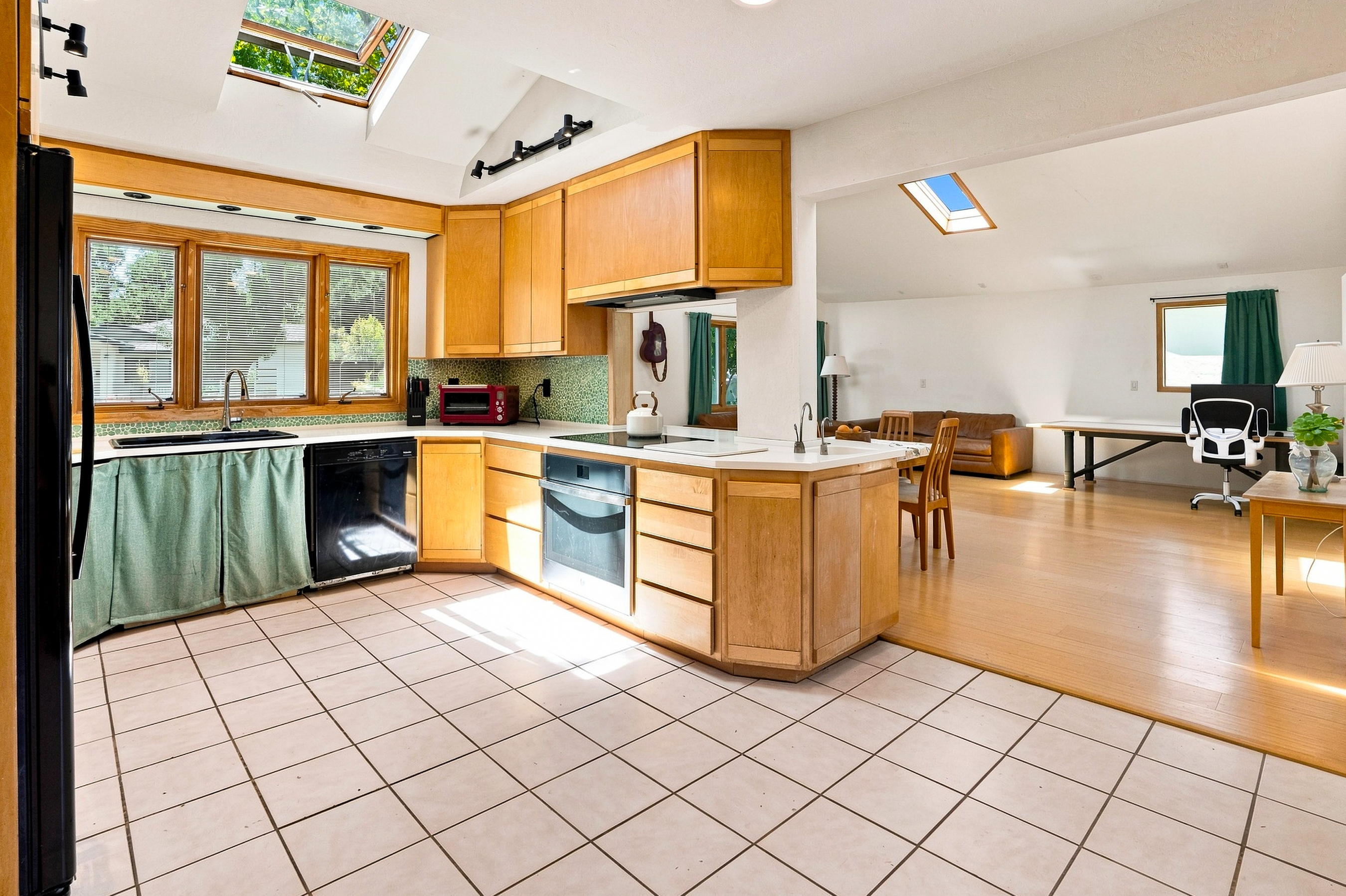  Corner Lot Retreat in the Heart of Los Gatos’ Vasona Corridor - 物件實景