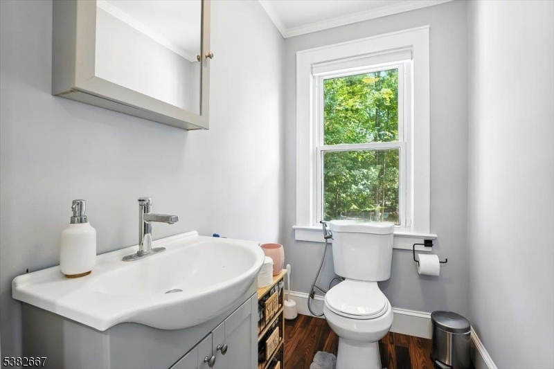 Livingston Twp., New Jersey, 07039, United States, 3 Bedrooms Bedrooms, ,2 BathroomsBathrooms,Residential,For Sale,1940708