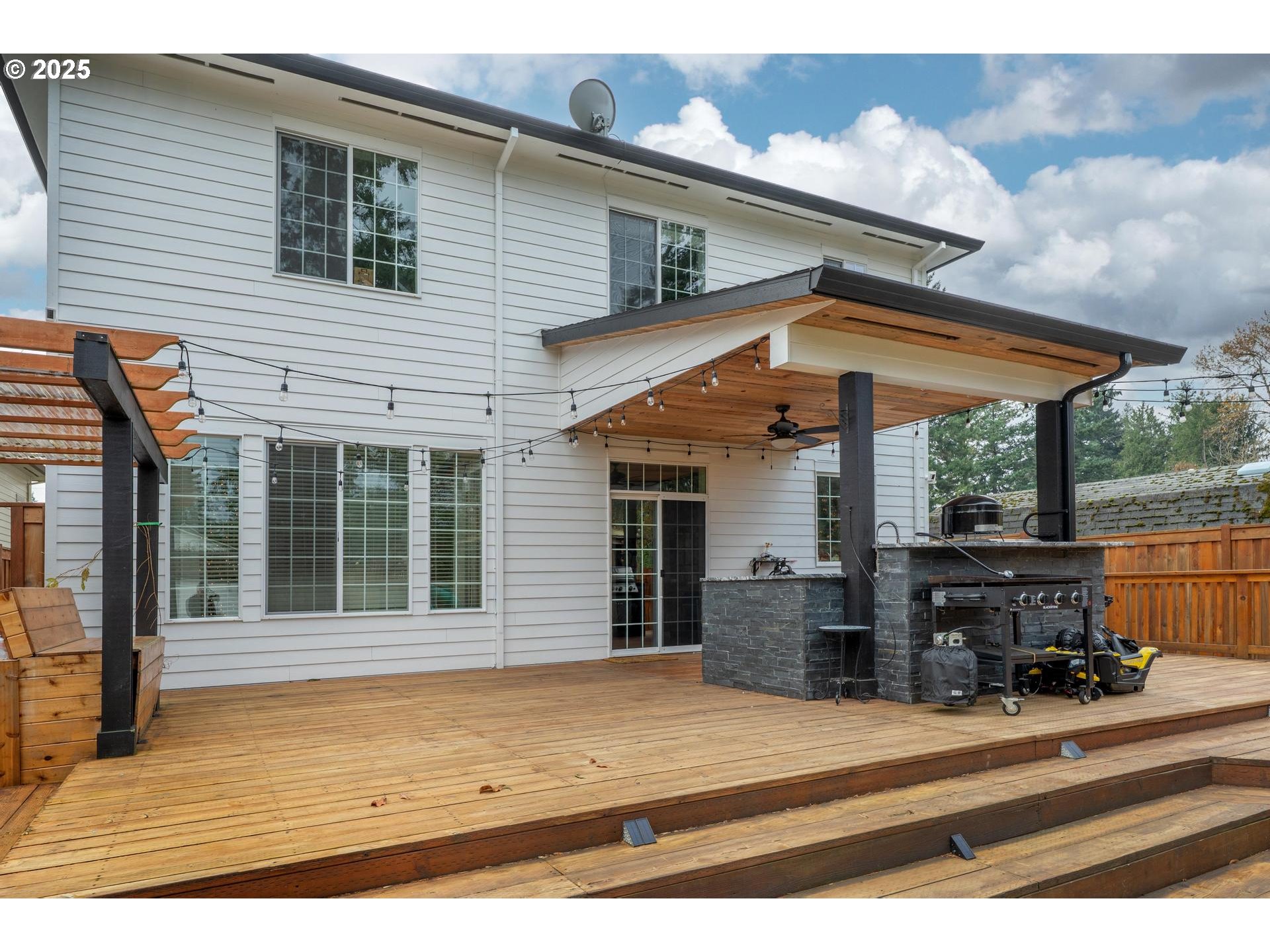 Portland, Oregon, 97223, United States, 4 Bedrooms Bedrooms, ,3 BathroomsBathrooms,Residential,For Sale,1991848