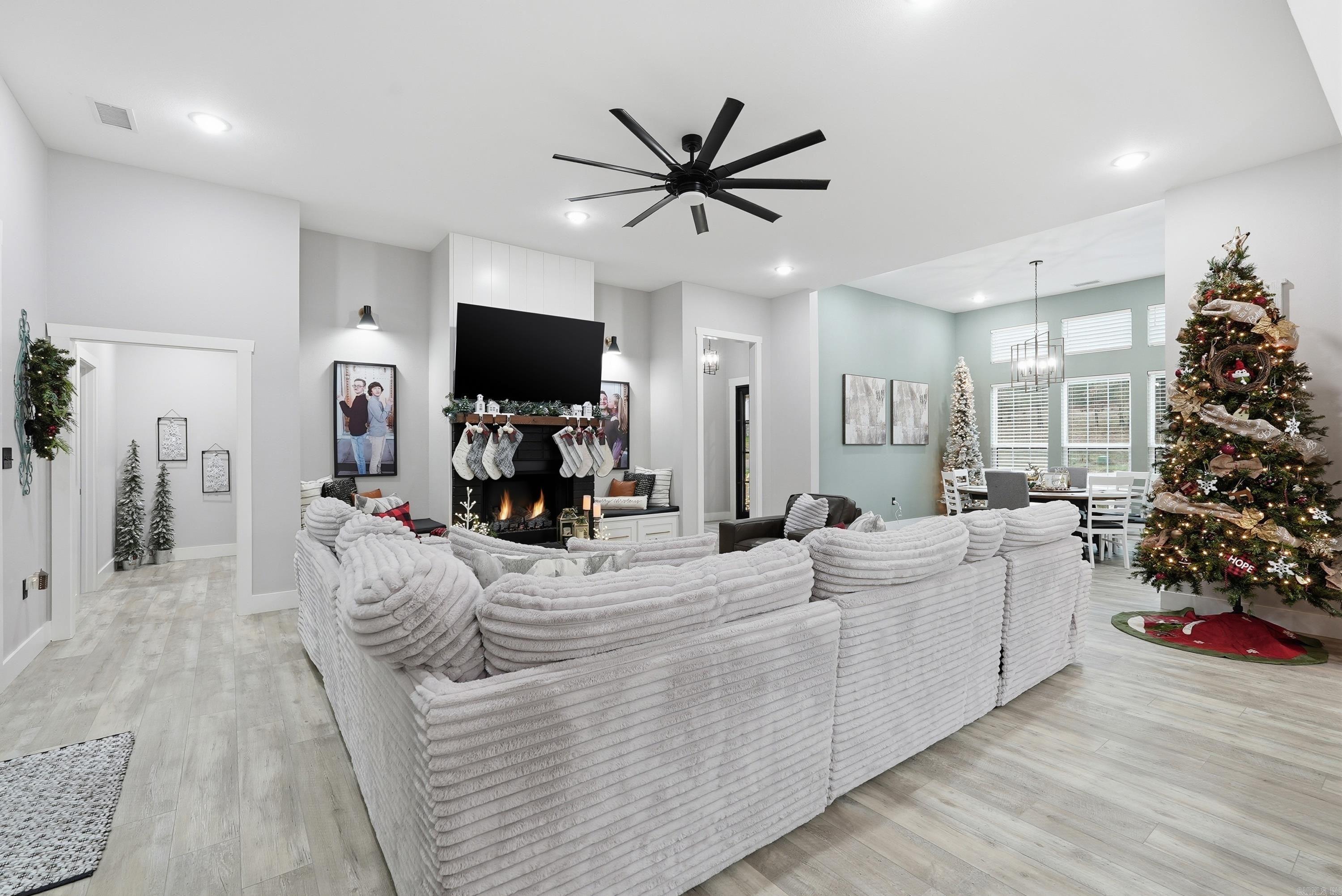 Morrilton, Arkansas, 72110, United States, 3 Bedrooms Bedrooms, ,4 BathroomsBathrooms,Residential,For Sale,2003394