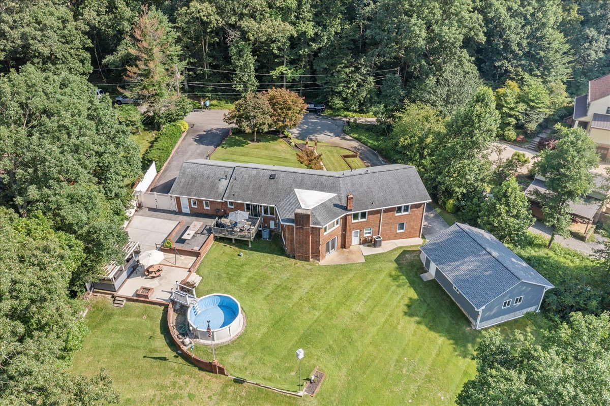 Chester, Virginia, 23831, United States, 5 Bedrooms Bedrooms, ,4 BathroomsBathrooms,Residential,For Sale,1889514