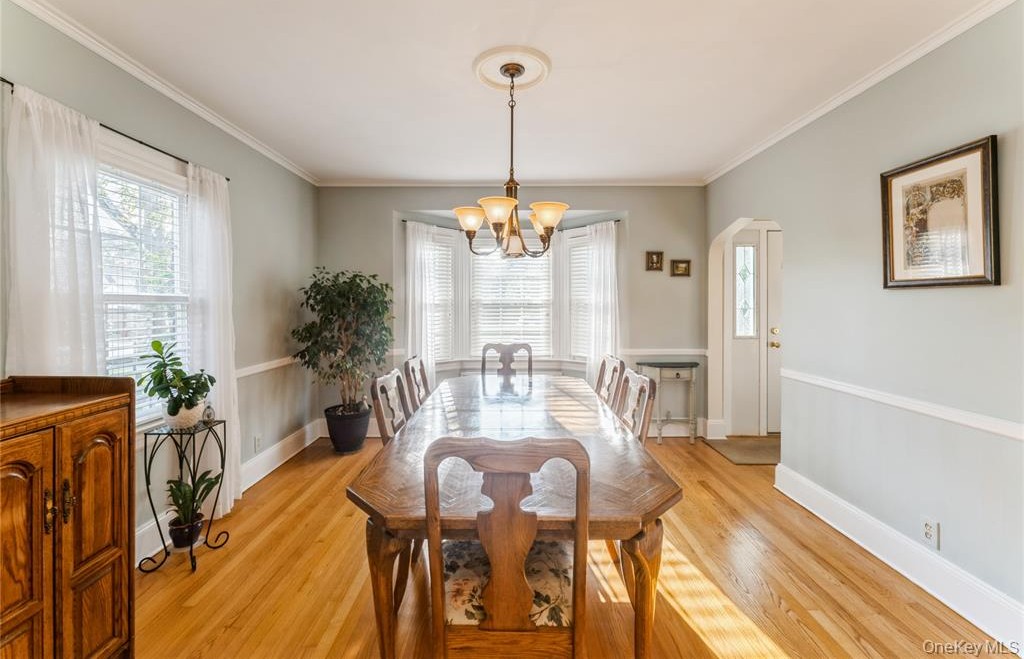 Floral Park, New York, 11001, United States, 3 Bedrooms Bedrooms, ,2 BathroomsBathrooms,Residential,For Sale,1928051