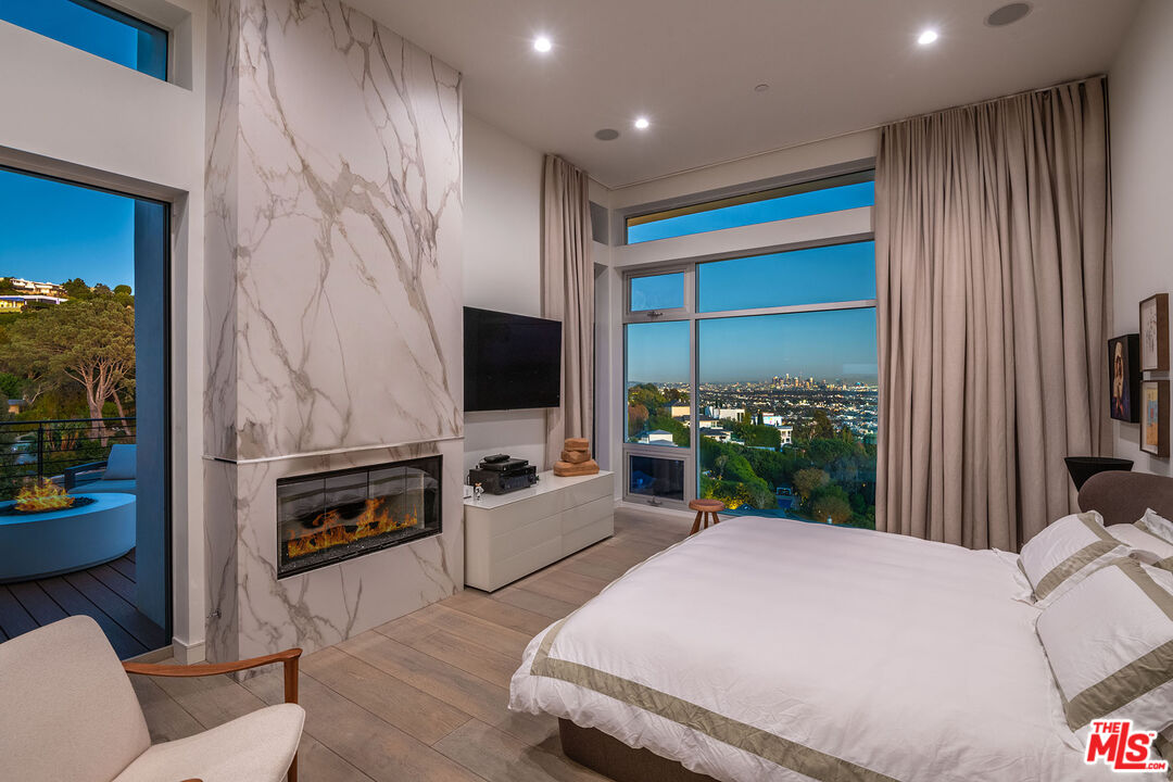 Los Angeles, California, 90069, United States, 4 Bedrooms Bedrooms, ,5 BathroomsBathrooms,Residential,For Sale,1759770