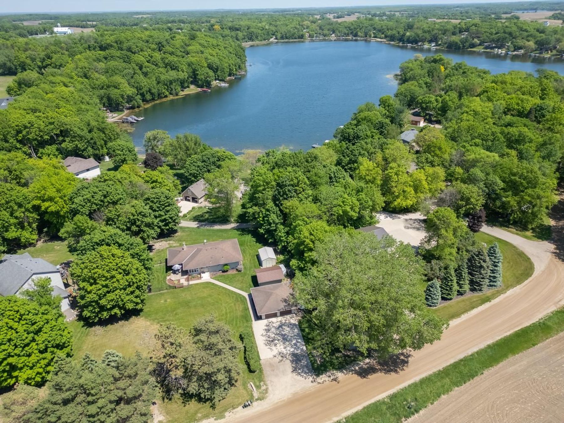  Beautifully Maintained Living with Maple Lake Views - 物件實景