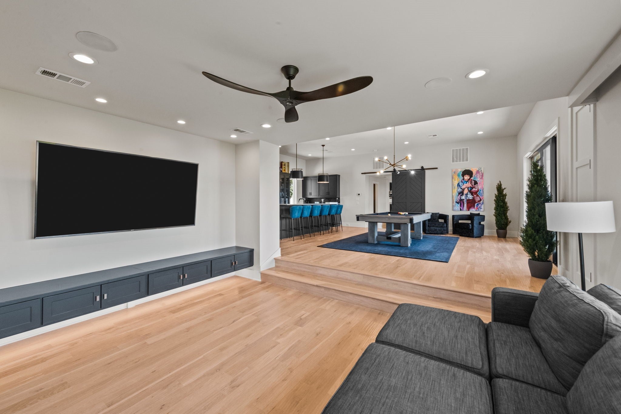 Graford, Texas, 76449, United States, 5 Bedrooms Bedrooms, ,7 BathroomsBathrooms,Residential,For Sale,1987325