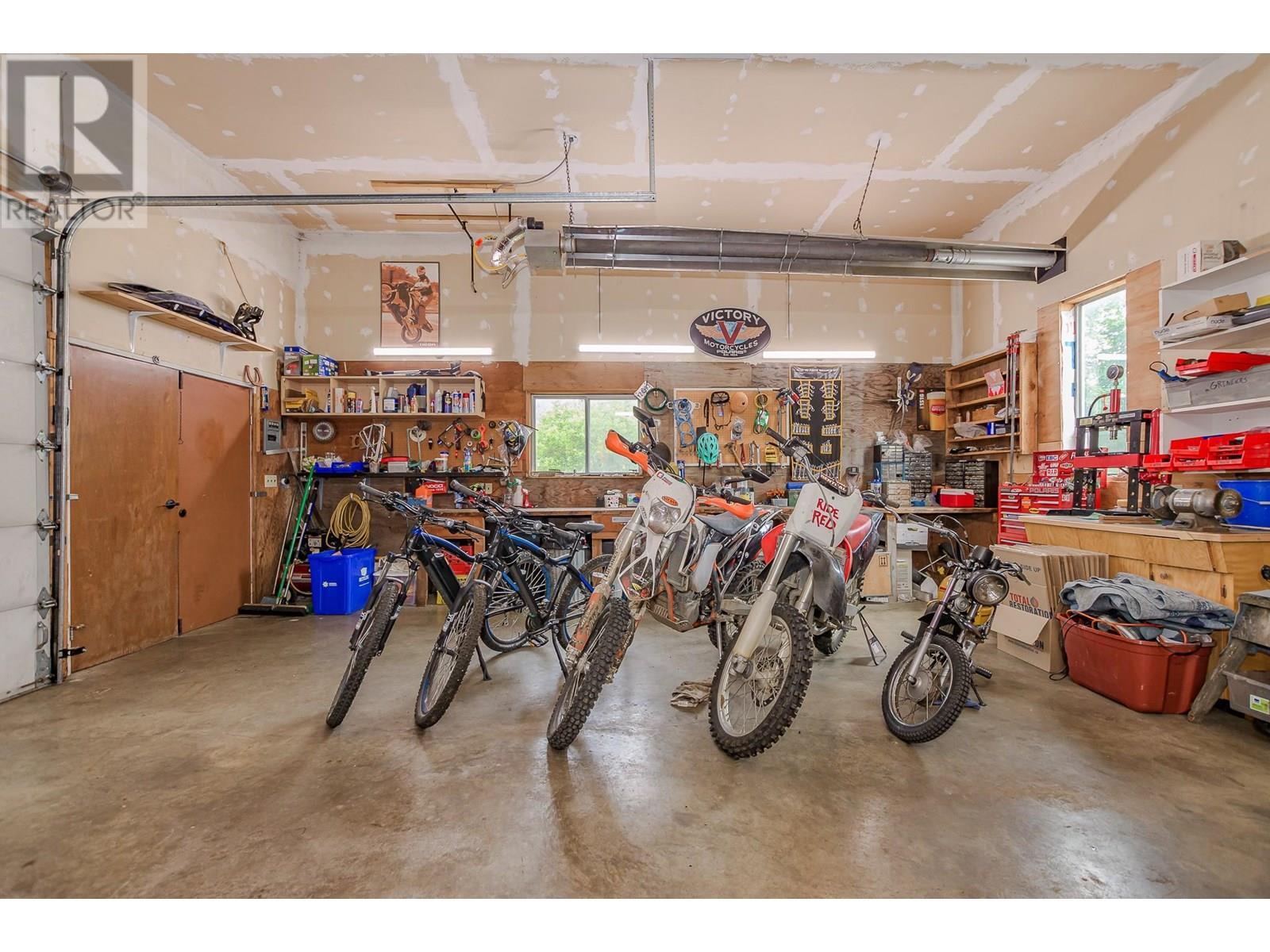 SICAMOUS, British Columbia, V0E 2V4, CA, 3 Bedrooms Bedrooms, ,2 BathroomsBathrooms,Residential,For Sale,1903862