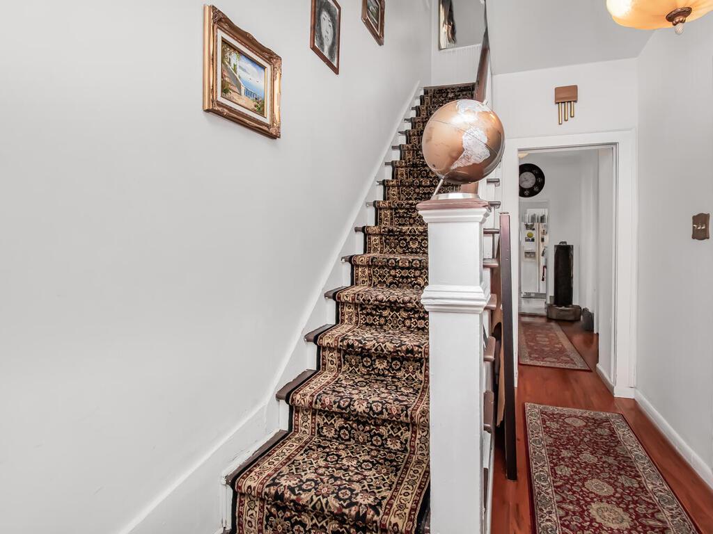 Yonkers, New York, 10710, United States, 3 Bedrooms Bedrooms, ,2 BathroomsBathrooms,Residential,For Sale,1982503