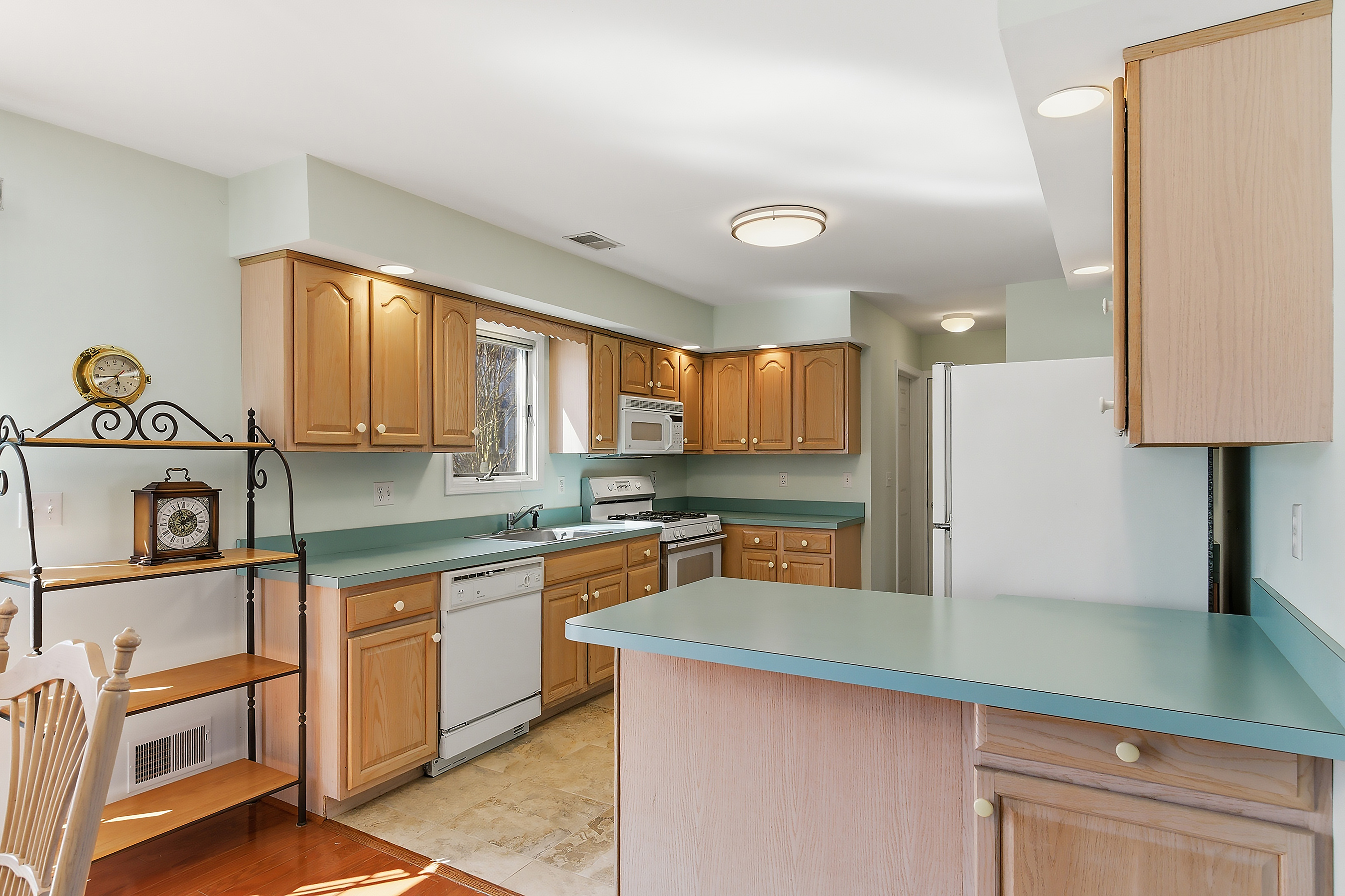  Spacious Shore Colonial in Bay Head Pointe - 物件實景