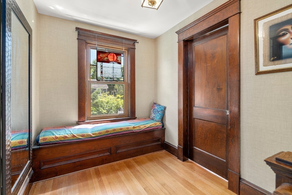 Holyoke, Massachusetts, 01040, United States, 4 Bedrooms Bedrooms, ,2 BathroomsBathrooms,Residential,For Sale,1939451