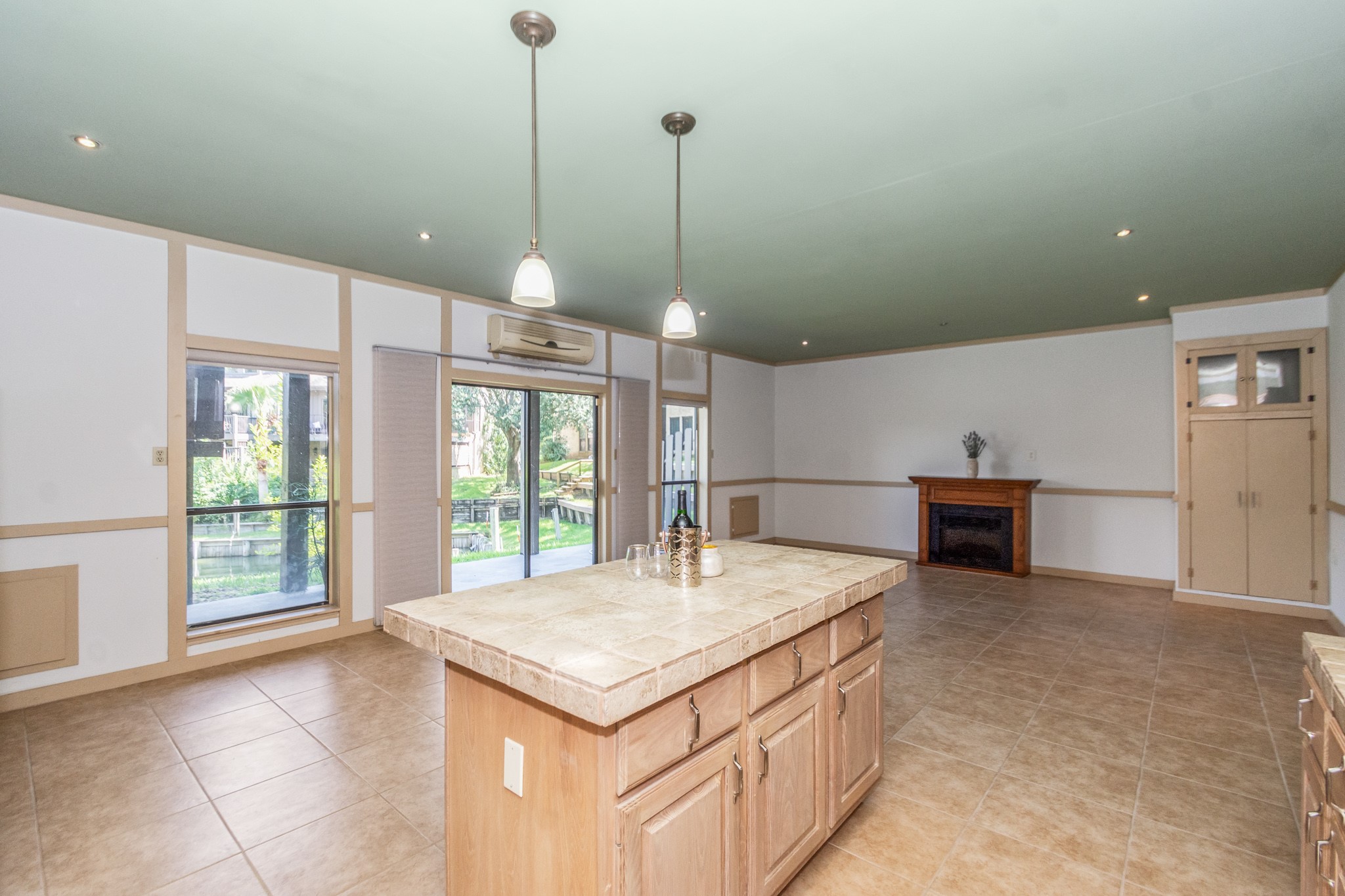 Houston, Texas, 77058, United States, 3 Bedrooms Bedrooms, ,4 BathroomsBathrooms,Residential,For Sale,1924880