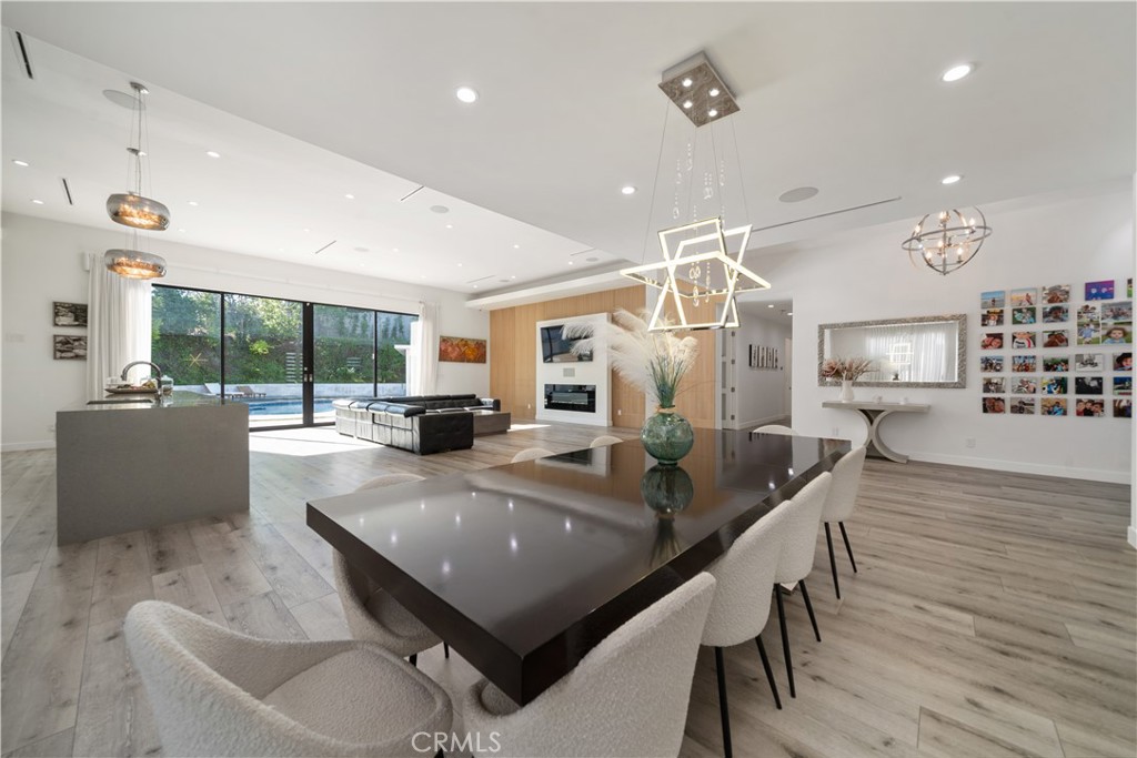 Woodland Hills, California, 91367, United States, 4 Bedrooms Bedrooms, ,2 BathroomsBathrooms,Residential,For Sale,2003177