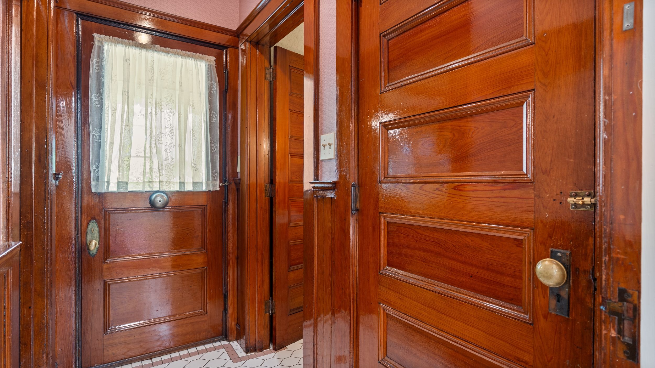 Charming In-Town Victorian with Large Carriage House - 物件實景