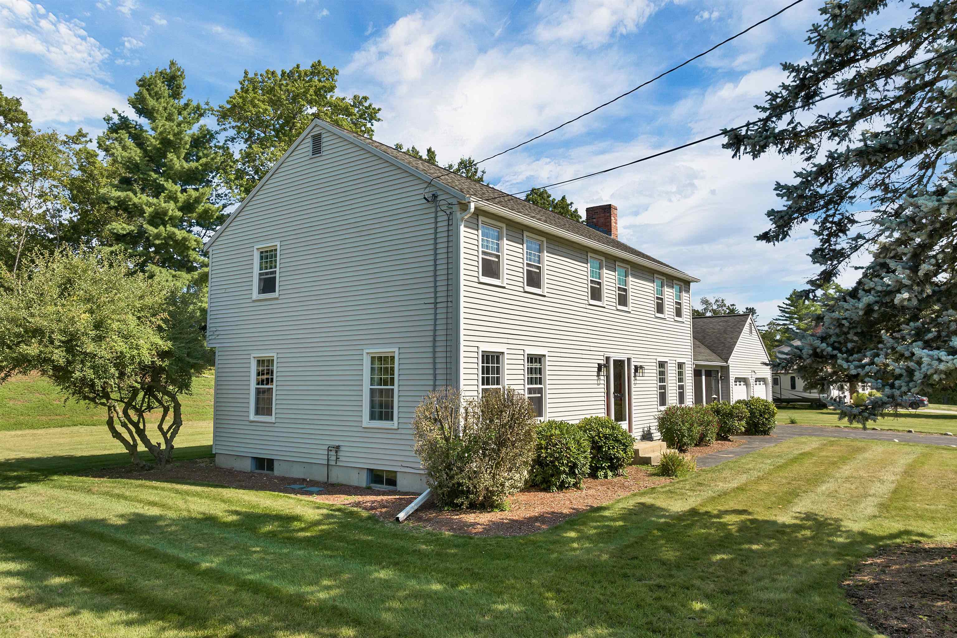 Nashua, New Hampshire, 03064, United States, 4 Bedrooms Bedrooms, ,3 BathroomsBathrooms,Residential,For Sale,1925395