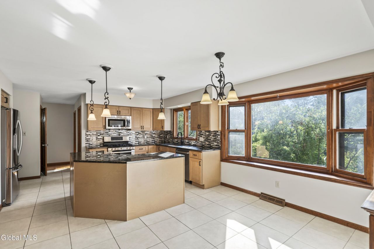 Niskayuna, New York, 12309, United States, 6 Bedrooms Bedrooms, ,4 BathroomsBathrooms,Residential,For Sale,1906999