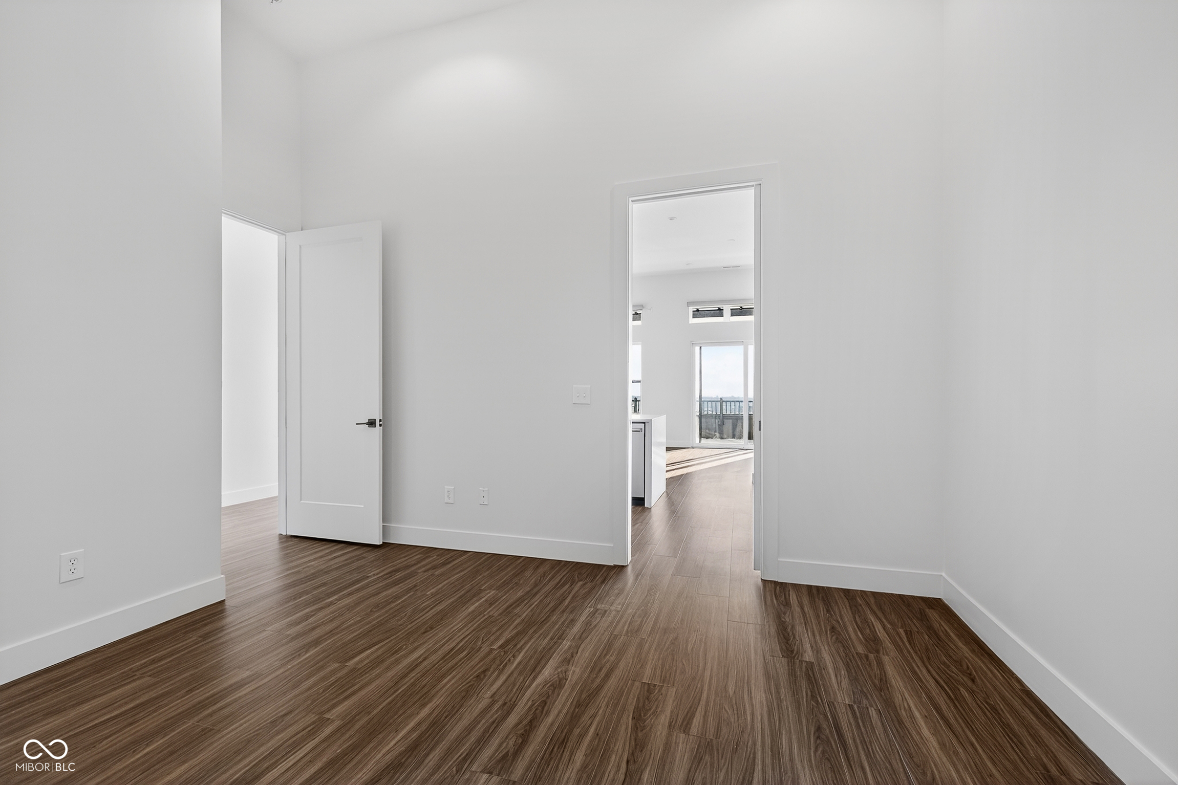 Carmel, Indiana, 46032, United States, 2 Bedrooms Bedrooms, ,3 BathroomsBathrooms,Residential,For Sale,1977129