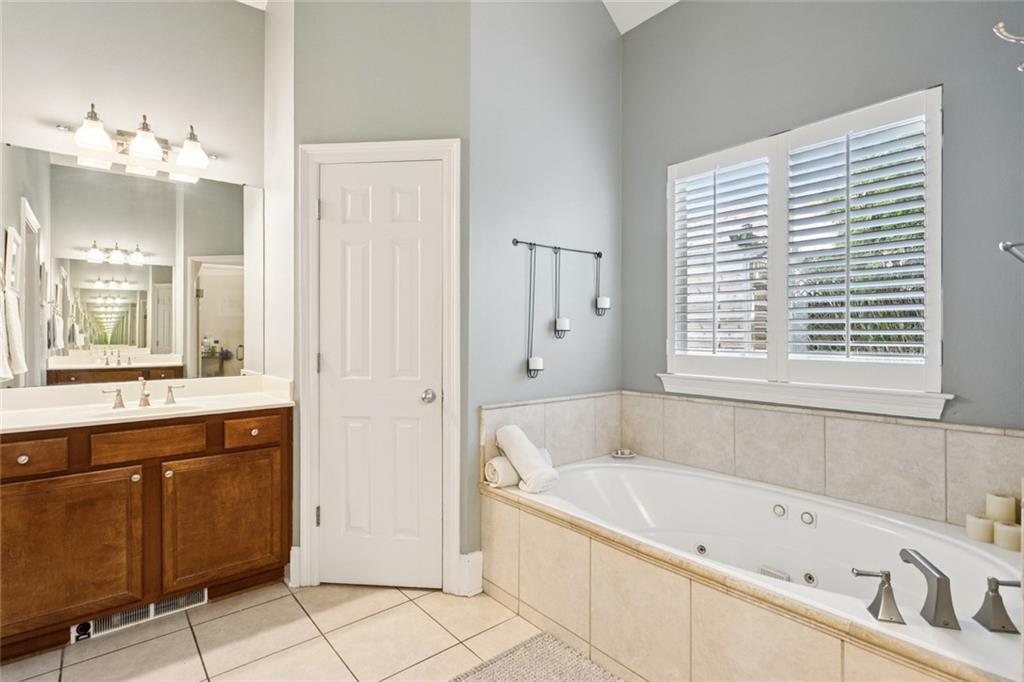 Mandeville, Louisiana, 70471, United States, 4 Bedrooms Bedrooms, ,3 BathroomsBathrooms,Residential,For Sale,1898629